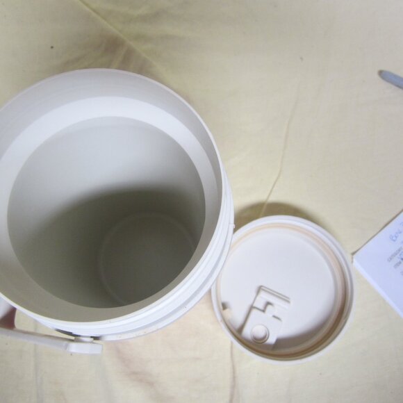 VTG 80'S LIPTON ICED TEA PROMO COOLER JUG 1/2 GAL $EACH - Picture 8 of 14